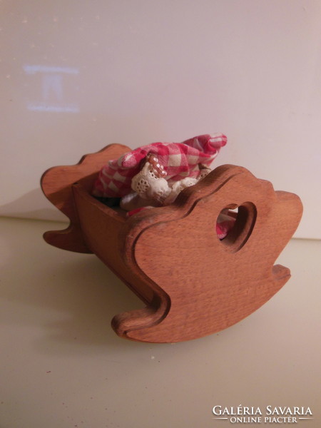BABABÚTOR - FABÖLCSŐ - BABÁVAL - 14 x 12 x 9 cm - RÉGI - OSZTRÁK - HIBÁTLAN