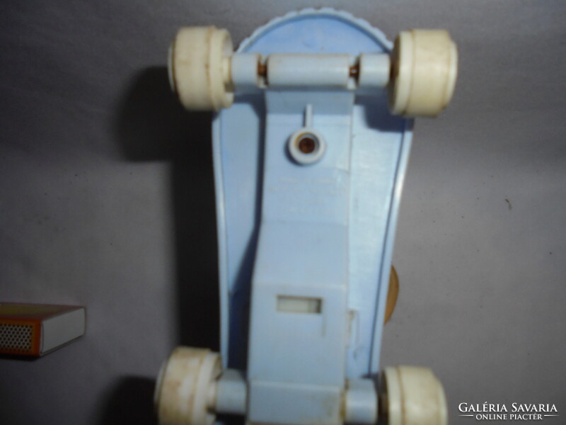 Retro New-Ray Novelty 1988 gumi baba műanyag talpon