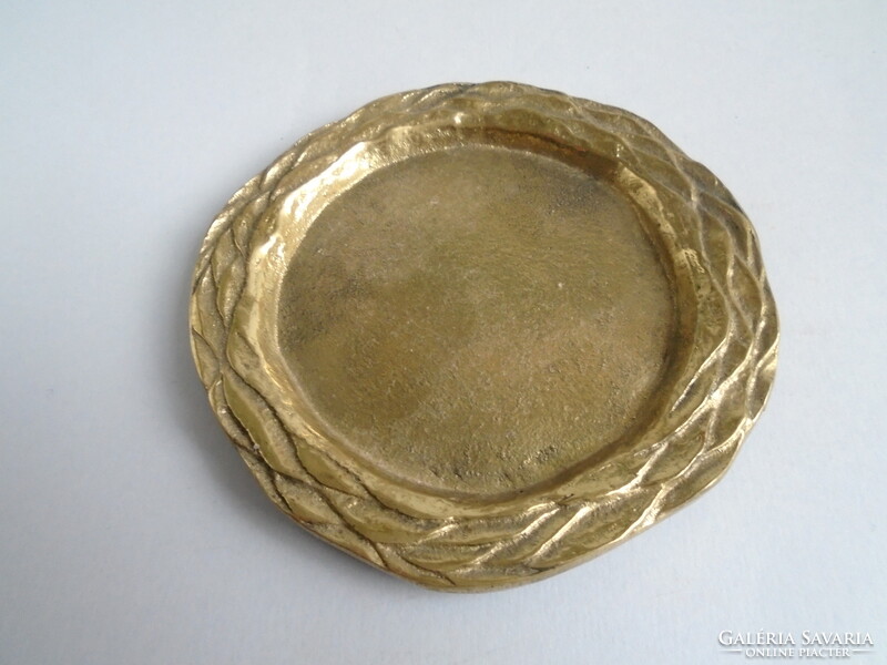 Réz pohártartó kanállal, alátéttel.