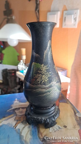 Kínai fekete kézzel festett lakk váza.mÉRETE: 18 CM
