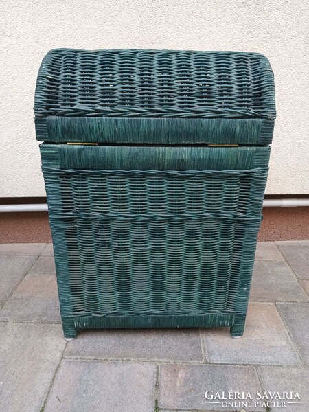 Rattan , vessző láda, tetővel. Használható szennyestartónak, tárolnak stb.Alkudható!