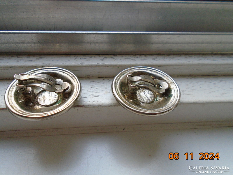 Antik ezüstözött dombormintás nagyobb öntvény klipsz fülbevaló érdekes jelzés,forrasztott kapocs