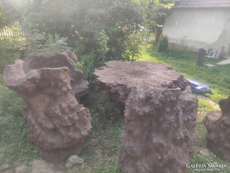 Faragott ,vájt fa kerti rönk bútor asztal, szék, fotel, fatörzs hatalmas méretü, fából készült,