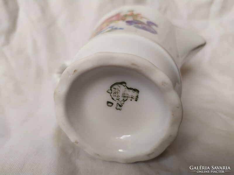 Zsolnay pajzspecsétes manó füles porcelán tej tejszín kiöntő