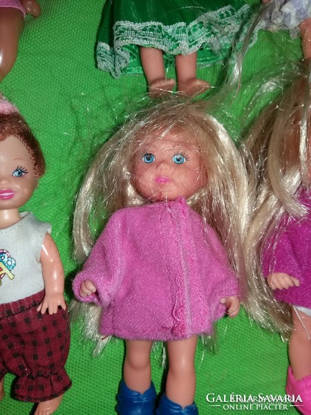 GYÖNYÖRŰ BABACSOMAG MINŐSÉGI Mattel ,SIMBA és HASBRO kicsi Barbie babák 9 db egyben a képek szerint