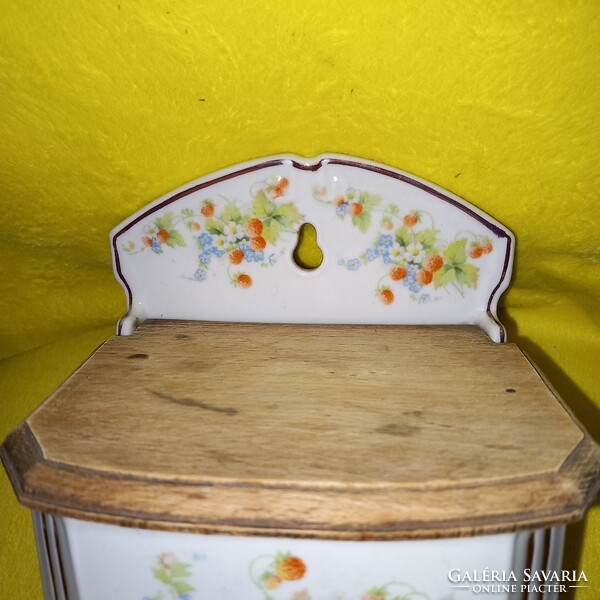 Régi, sorszámos,porcelán, fedeles, fali sótartó, fűszertartó.