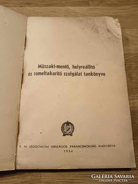 Légoltalmi könyvek az 1950-es évekből, 3 darab egyben, illusztrált kötetek, puha kötésben
