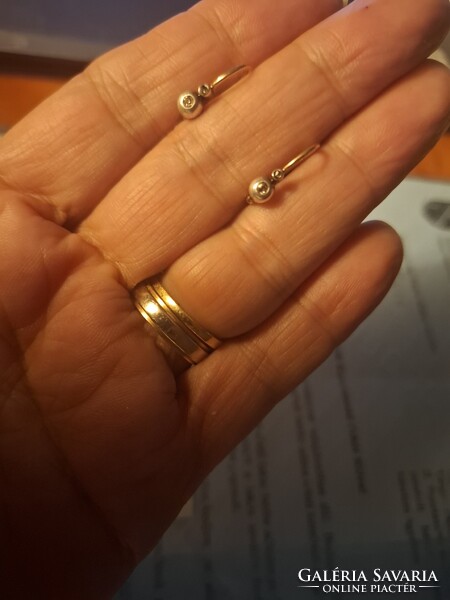 Arany Button fülbvaló brillel