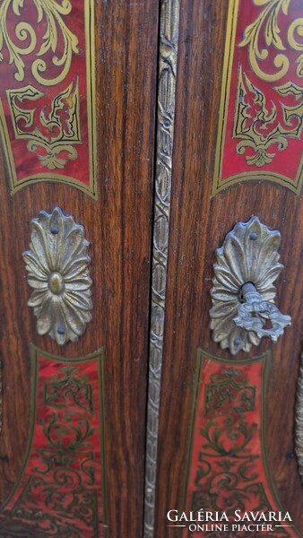 Boulle stílusú rézveretes, márványlapos komód A974