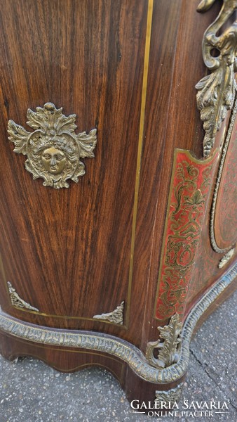 Boulle stílusú rézveretes, márványlapos komód A974