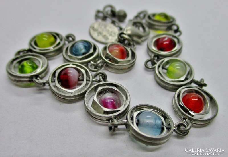 Nagyon szép kézműves karkötő színes kövekkel jelzett