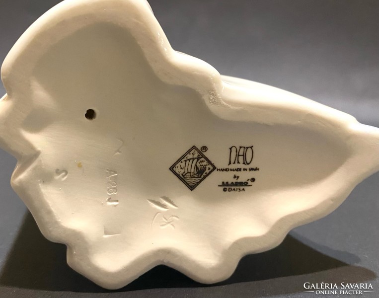 Lladro Nao Porcelán Ásító kislány