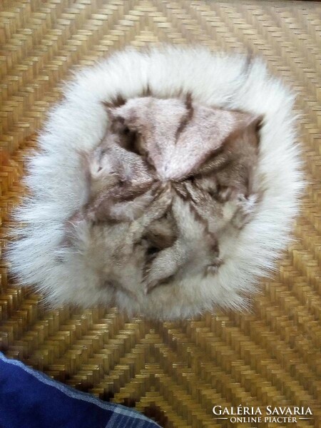 Egyedi ezüstróka kucsma