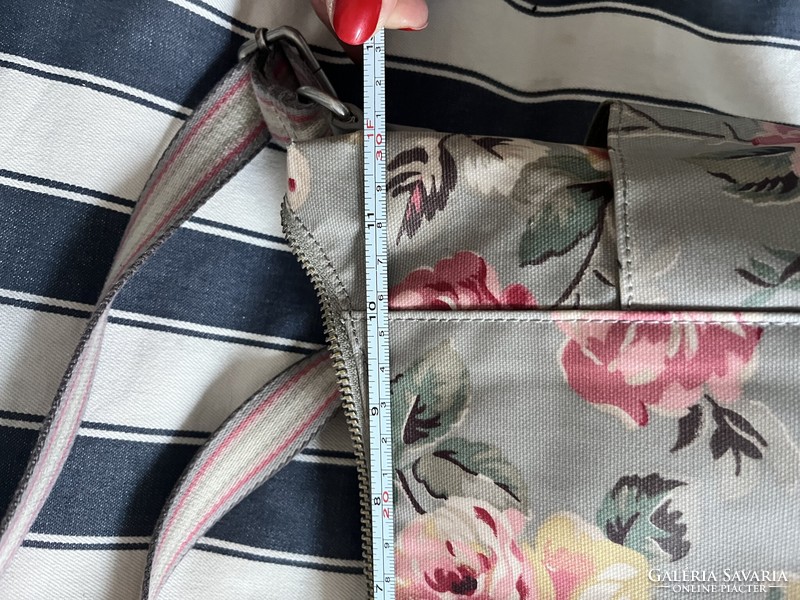 Nagyon nőies Cath Kidston rózsás válltáska
