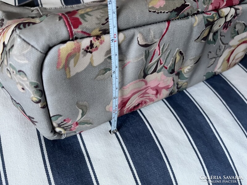 Nagyon nőies Cath Kidston rózsás válltáska