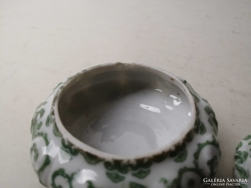 JELZETT ANTIK KELETI PORCELÁN FŰSZERTARTÓ