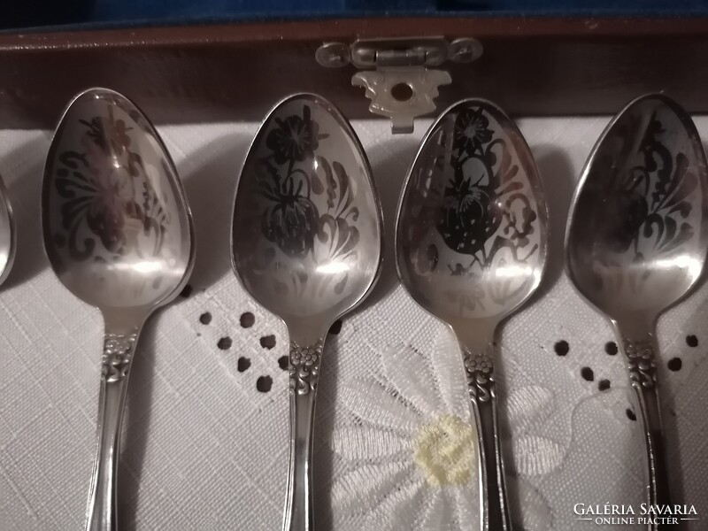 Ezüstözött kávéskanál készlet dobozában