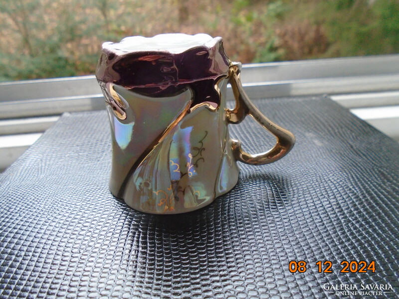 1901 Szecessziós,architekturális ,eozin mázas, arany mintás kávés csésze lila virágokkkal