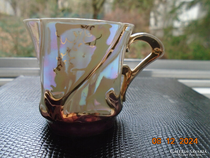 1901 Szecessziós,architekturális ,eozin mázas, arany mintás kávés csésze lila virágokkkal