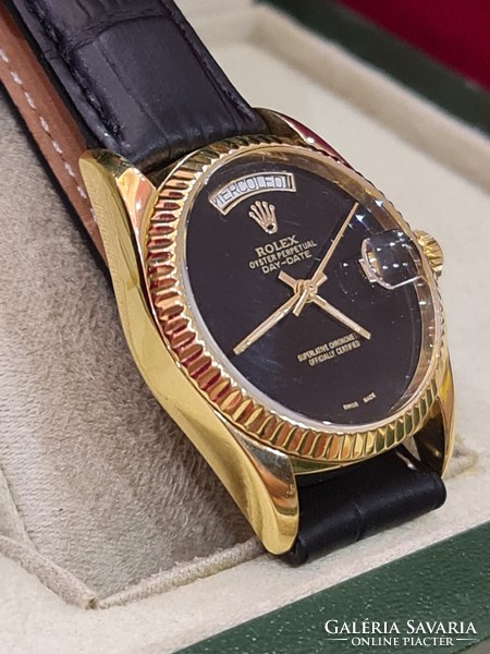 ROLEX DAY-DATE 36 RITKA ONYX SZÁMLAPOS 18KT TÖMÖR ARANY ÓRA