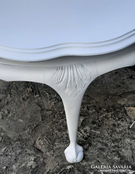 Provence stílusban festett saskarom lábú barokk asztal , vintage