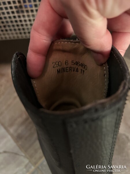 BALLY 44-es férfi bőr bakancs kiváló állapotban
