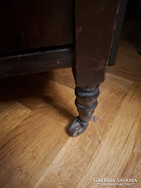 Régi faragott, felépítményes angol íróasztal