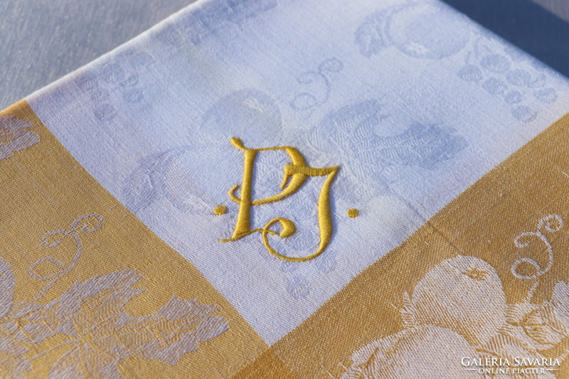 Antik  damaszt terítő,napron ,asztalközép   monogrammal