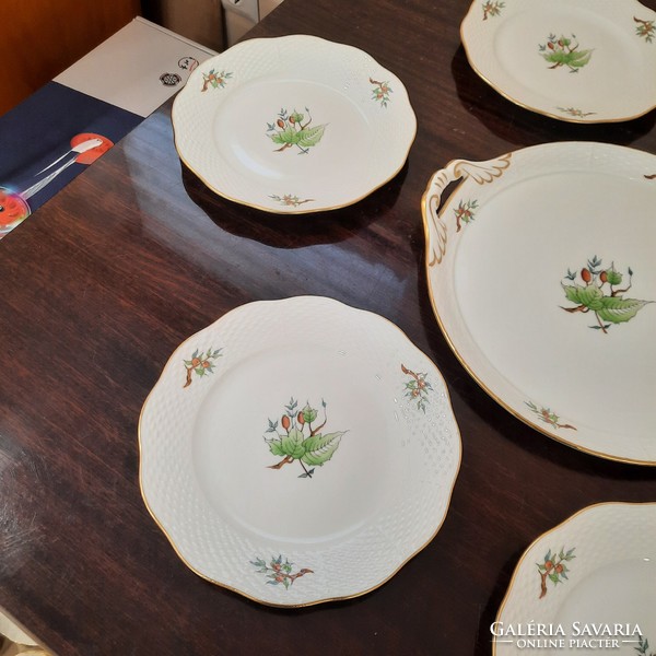Herendi hecsedli, csipkebogyó mintás porcelán süteményes készlet