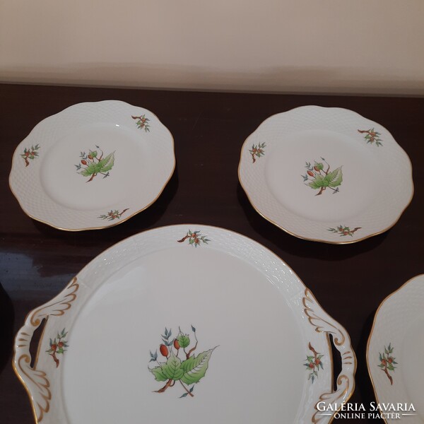 Herendi hecsedli, csipkebogyó mintás porcelán süteményes készlet