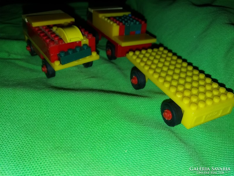 Régi "SZOCI LEGO" bootleg kisalapú PEBE PB építőből 3 db kisautó jó állapotban egybe képek szerint