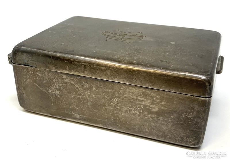 Ezüstözött jelzett Sandrik szivartartó doboz fa belsővel KGY monogrammal RZ