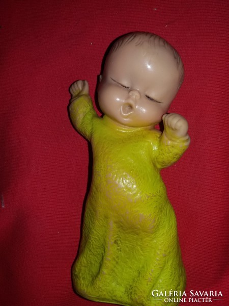 Antik Aradeanca ritka ásító NYÚJTÓZÓ kisleány baba gumi figura 24 cm szép állapot a képek szerint