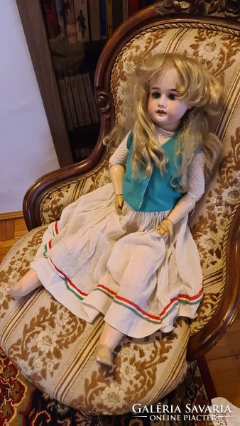 Porcelán fejű baba, antik, jelzett, nagyméretű (75 cm), osztrák gyártmány