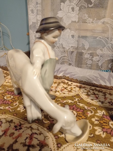!!Zsolnay sorozat egyben,korsós,botot faragó,kecskét etető egyben eladóak