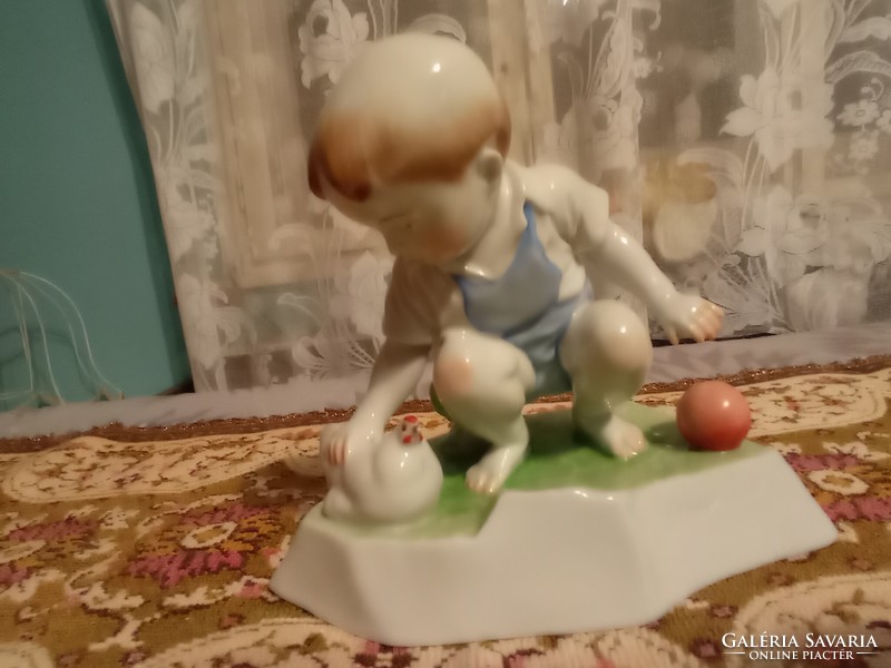 NE FIGYELJ VEGYE MEG FÉL ÁRON!!! Zsolnay tyúkotsimogató fiú /  profin restaurált/