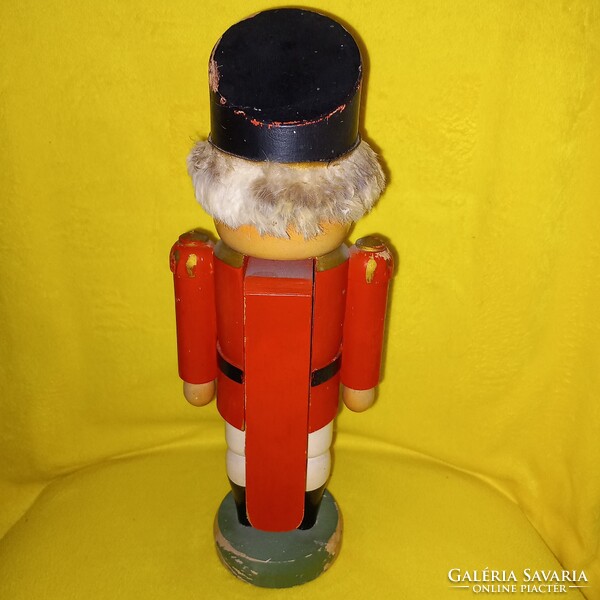 Régi, fa diótörő katona, figura, karácsonyi dekoráció.