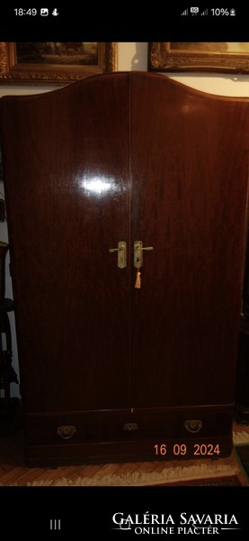 Gyönyörű artdeco ruhás szekrény, réz fogantyúkkal