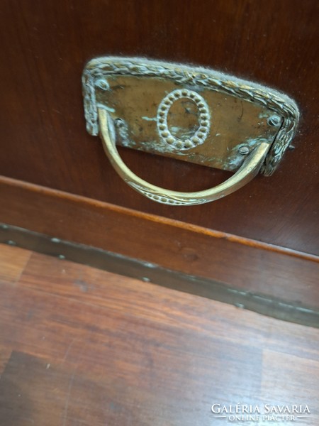 Gyönyörű artdeco ruhás szekrény, réz fogantyúkkal