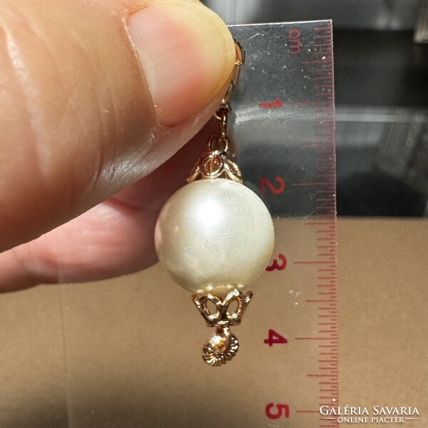 Fehér majorica gyöngyökből készült rozéarany - rózsaarany színű medál vagy charm, gyöngy ékszer