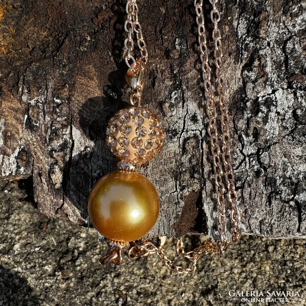 Fehér majorica gyöngyökből készült rozéarany - rózsaarany színű medál vagy charm + 44 cm rozé lánc