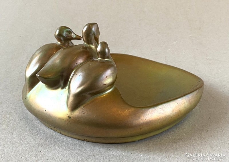 PAJZSPECSÉTES ARANY EOZIN SZÍNŰ ZSOLNAY PORCELÁN ÉKSZERTARTÓ TÁLKA 3 KACSA SZOBORRAL