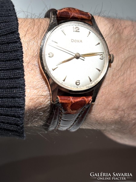 14K Rosé arany gyári tokos 1958-as Doxa saját gyári dobozában, szép számlap, Hirsch szíj 35 mm k.n.