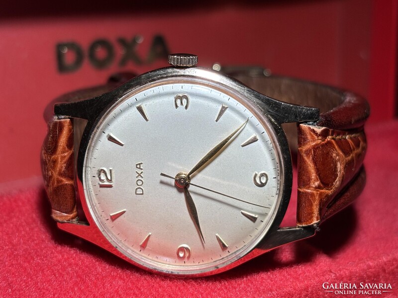 14K Rosé arany gyári tokos 1958-as Doxa saját gyári dobozában, szép számlap, Hirsch szíj 35 mm k.n.
