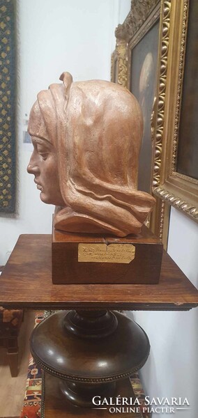 Hallgass Jenő Zoltán Egyik leghíresebb munkája. Terrakotta Madonna Büszt Hibátlan állapotban.