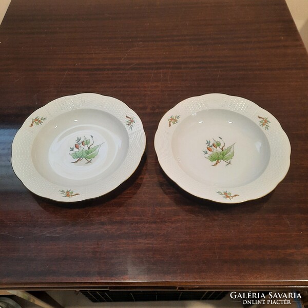 2 db Herendi hecsedli, csipkebogyó mintás porcelán mély, leveses tányér