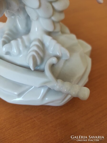 Fehér Herendi porcelán Turul madár karddal