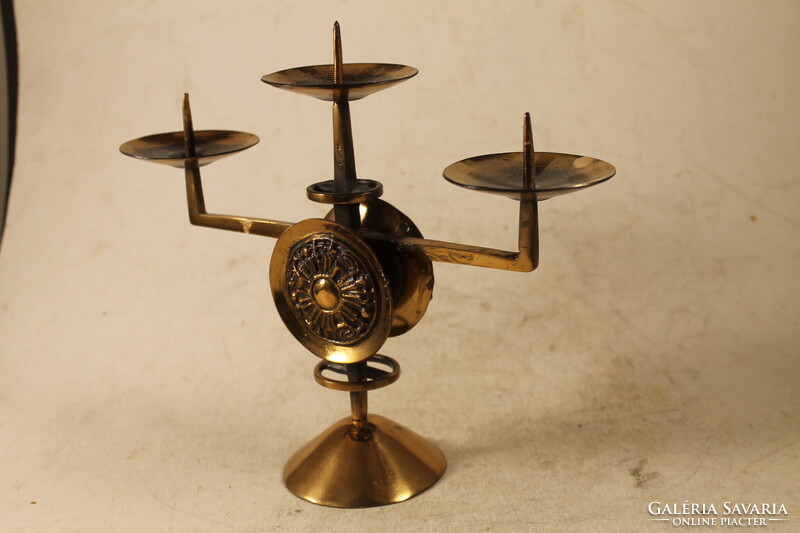 Képcsarnokos bronz gyertyatartó 189
