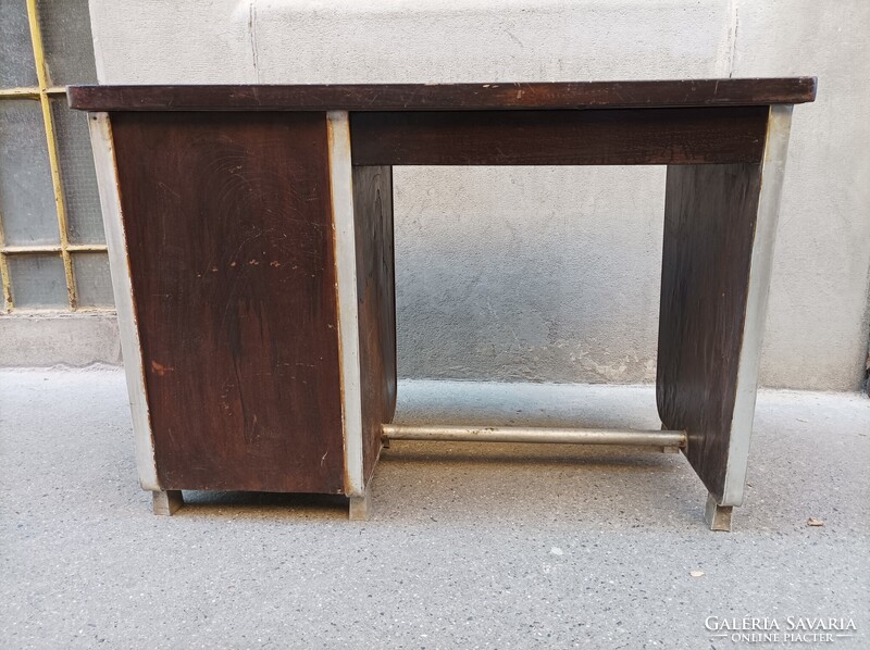 Bauhaus, minimal style, aluminíum és fa kombináció, kisméretű íróasztal