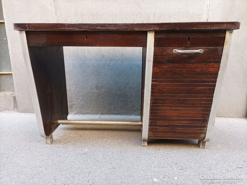 Bauhaus, minimal style, aluminíum és fa kombináció, kisméretű íróasztal